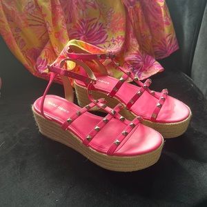 Bright pink wedges💖